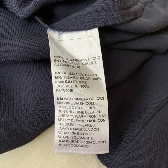 Chico's navy blue button up blouse long sleeves faux pockets 100% rayon 12/14 - Picture 4 of 7